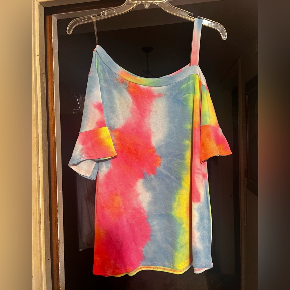 Sz: 1X
Tie Dye Cold-shoulder s/s Top
Now N Forever
Poly/Rayon/Spandex